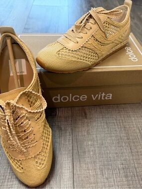 Dolce Vita women’s Wheat/Tan raffia Lace-Up Sneakers